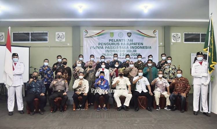 Wabup Inhil H. Syamsuddin Uti Sampaikan Kebanggaan kepada Paskibra saat Menghadiri Pelantikan PPI Inhil Priode 2021-2026