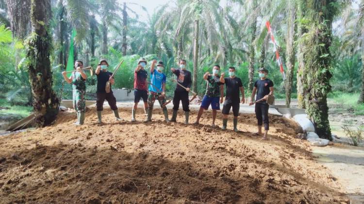 Box Culvert Selesai, Satgas TMMD dan Warga Photo Bersama