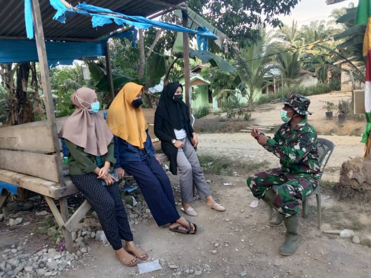 Kepada Warga, Dan SSK Satgas TMMD Beri Penyuluhan Covid-19