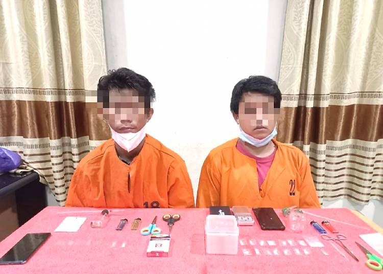 Dua Pemuda Tembilahan Terduga Pelaku TP Narkotika Jenis Sabu Ditangkap Satnarkoba Polres Inhil
