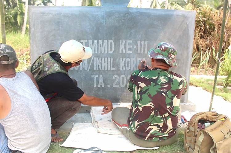 Pembuatan Tugu TMMD ke-111 Kodim 0314/lnhil Semakin Dikebut, Simbol Sinergitas TNI dan Rakyat