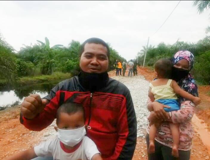 Masyarakat Kecamatan Pekaitan Ucapkan Terimakasih Pada Satgas TMMD Atas Diaukasnya Jalan Mereka