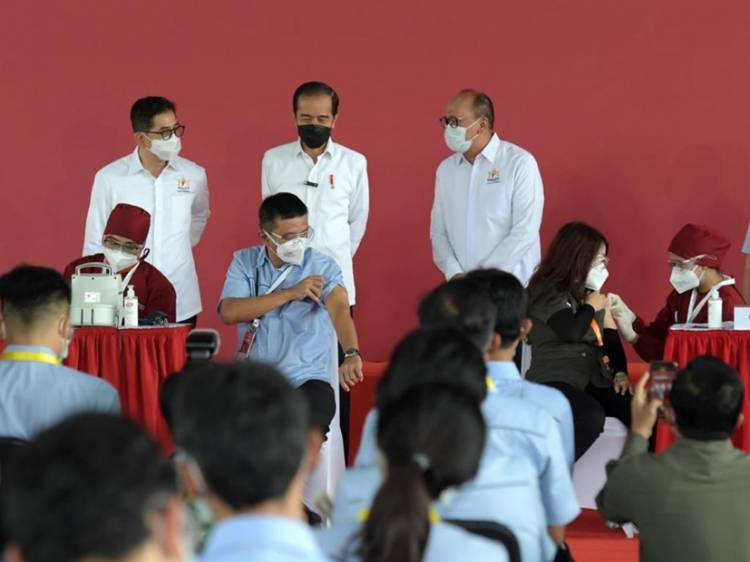 Munas VIII Kadin Indonesia:  Jokowi Minta Kadin Kejar Target 22 Juta Vaksinasi Gotong Royong