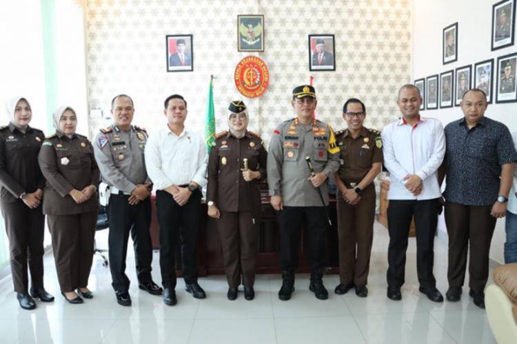 Kapolres Inhil AKBP Norhayat SIK Silaturahim ke Kejari dan KPU Inhil