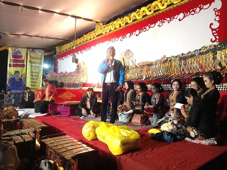Ferry Wawan Cahyono, S.Pi., M.Si &lsquo;Nguri-uri&rsquo; Seni Budaya Wayang Kulit