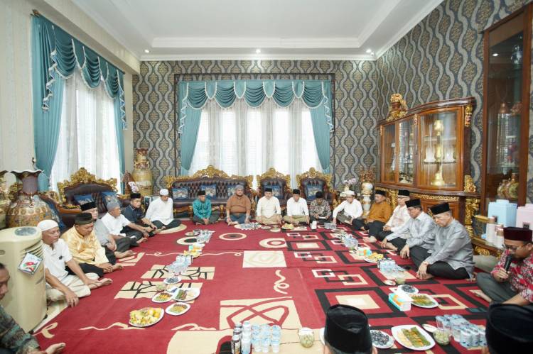 Bupati Inhil HM WARDAN Adakan Haul Keluarga dan Doa Bersama di Kediaman Pribadi jalan Rawa Bening Pekanbaru
