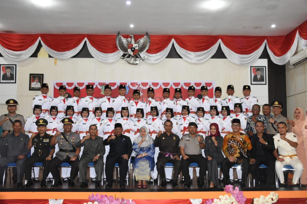 Plh Bupati Resmi Kukuhkan Paskibraka Kampar Tahun 2019