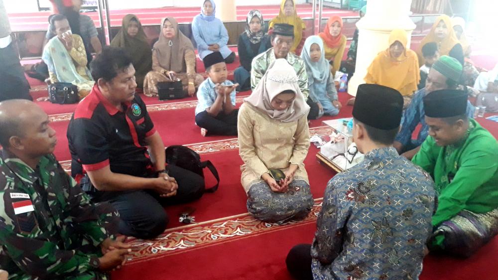 Suasana Haru Iringi Prosesi Pernikahan Seorang Tahanan Kasus Narkoba di Polres Kampar
