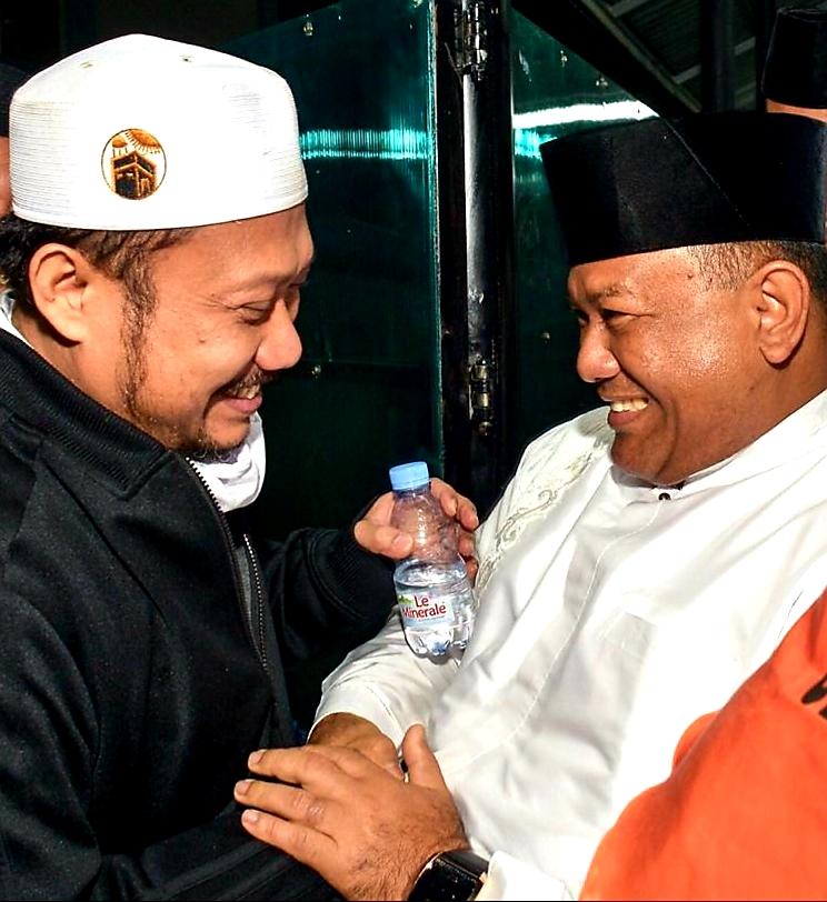 Plh Bupati Kampar Sambut Kedatangan H Catur Sugeng Susanto dan Istri Bersama 448 Jamaah Haji 