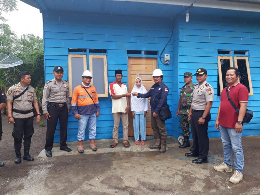 Bedah Rumah Ke 8 Forum Komunikasi Wartawan Inhil(FKWI) Kec Kemuning Langsung Di Serahkan Pihak Donatur