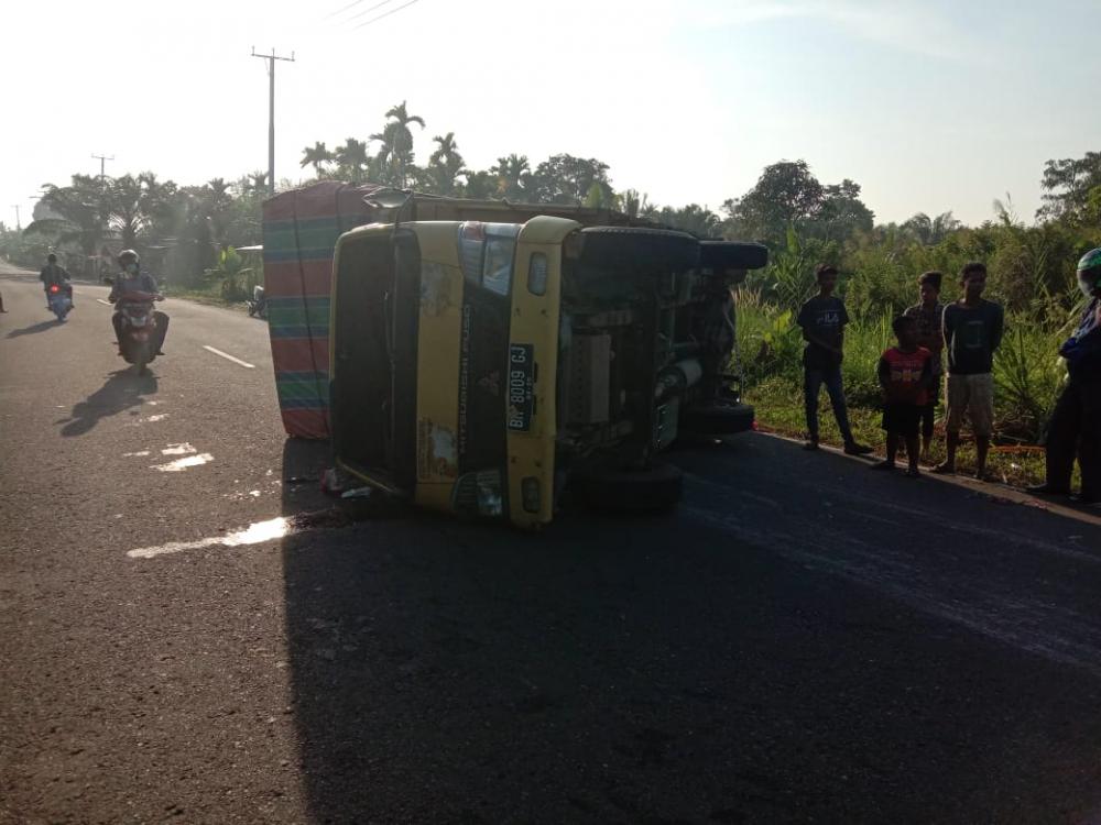 Kecelakaan Antara Truk Colt Diesel dan Sepeda Motor di Tempuling, Guru Honorer Tewas Luka Parah 