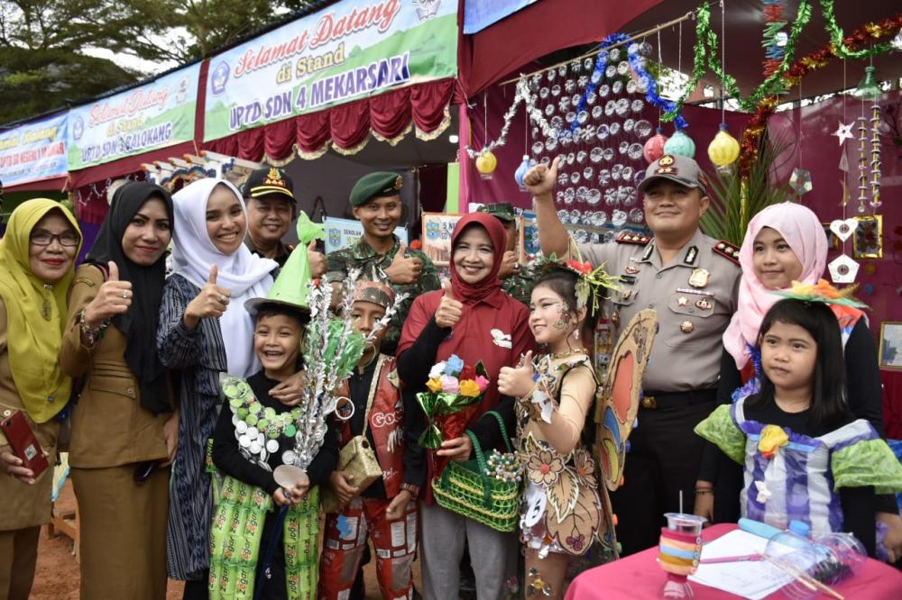 Biru Langitku Hijau Bumiku Sarat Filosofi 