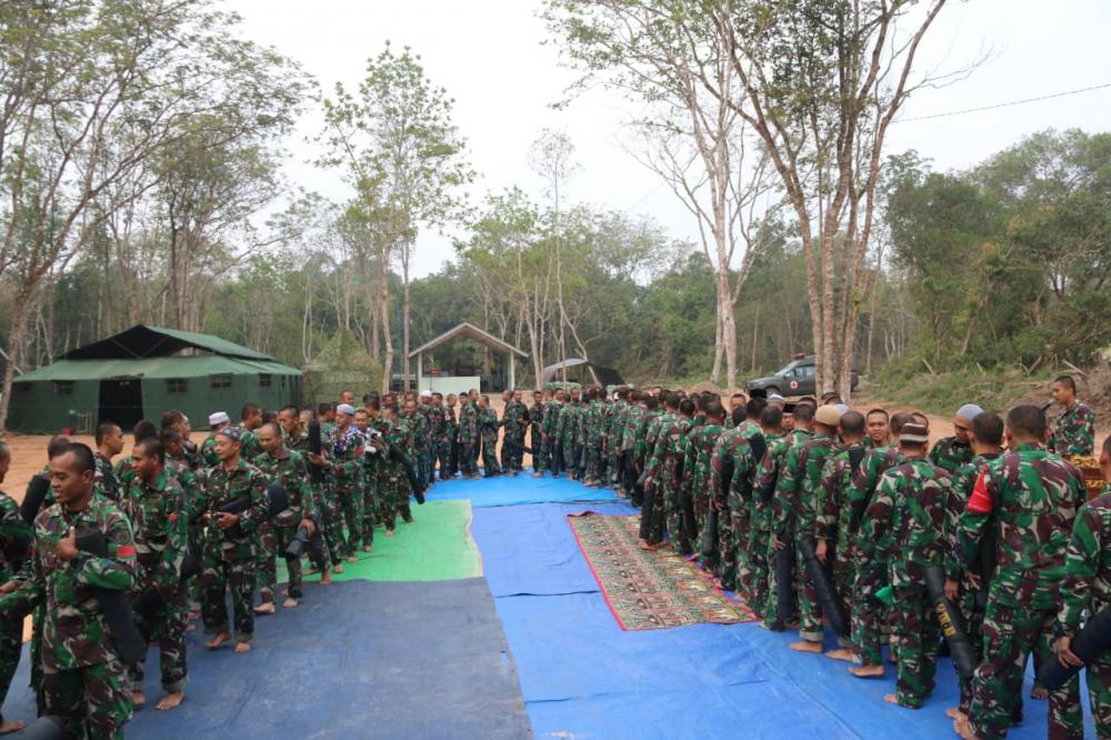 PASUKAN RAIDER 323 KOSTRAD RAYAKAN IDUL ADHA DI LUBANG PERKUBUAN