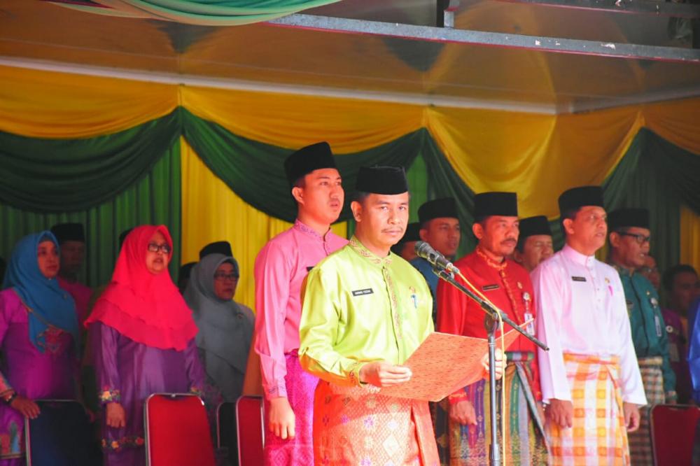 Melayu Lengkap Warnai Upacara HUT Riau ke-62