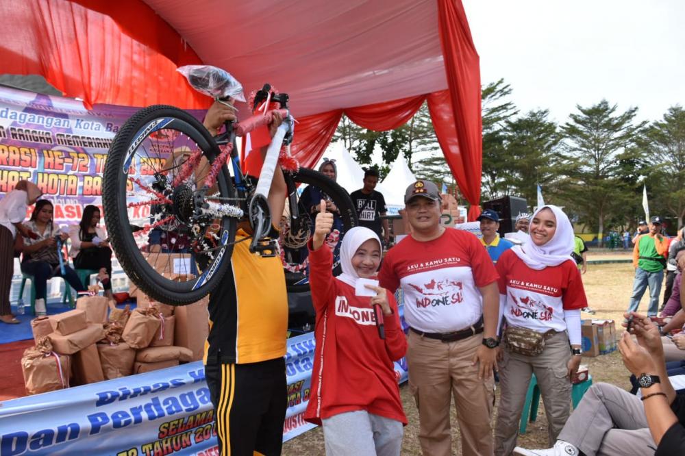 Wali Kota Banjar Lepas Jalan Sehat dalam rangka memperingati Hari Koperasi ke 72