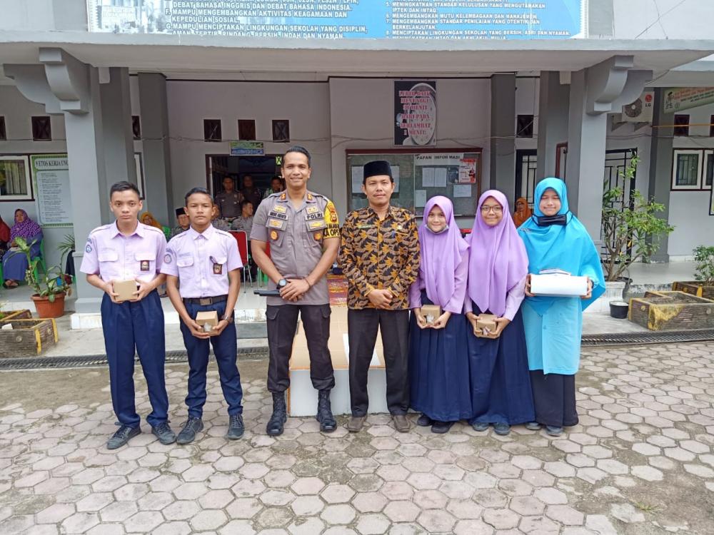 Kapolres Kampar Motivasi para pelajar di SMAN 1 Bangkinang kota, Gelar Police Goes to School 