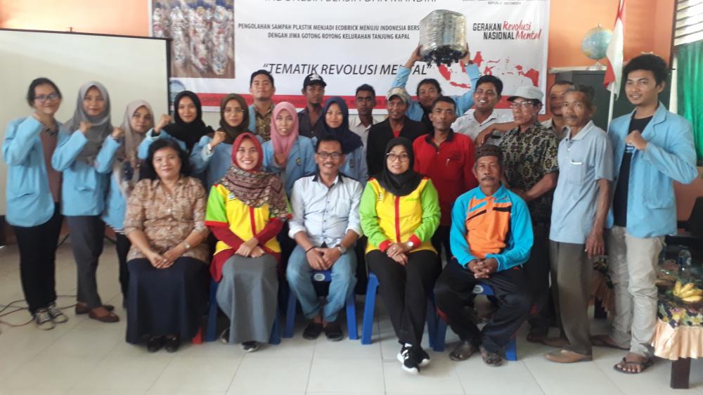 KKN Tematik Revolusi Mental Ala Mahasiswa  UNRI  Di Rupat "Pengolahan Sampah Plastik Menjadi Ecobrick Menuju Indonesia Bersih dan Mandiri