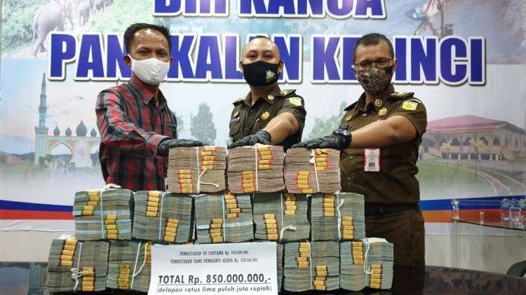 Kejari Pelalawan Laksanakan Eksekusi Uang Pengganti dari Terpidana Al Azmi, SH