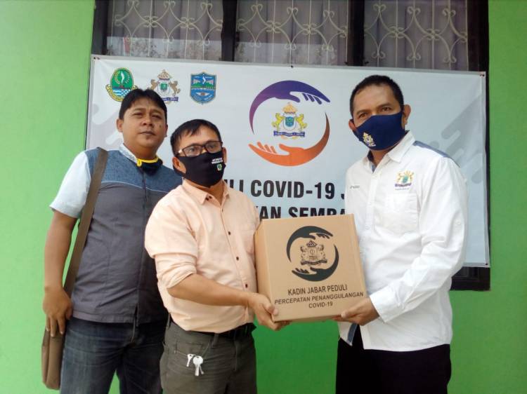 KADIN JABAR BERI BANTUAN SEMBAKO KE JBP