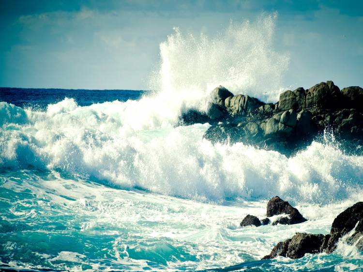 Inalillahiwainalillahirojiun, Joko Widodo dan Keluarga Hanyut Terseret Ombak Pantai Selatan