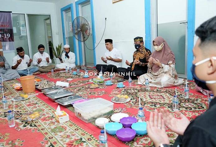 Bupati HM Wardan dan Istri Melaksanakan Ibadah Qurban Di Dinas Kominfo Ps