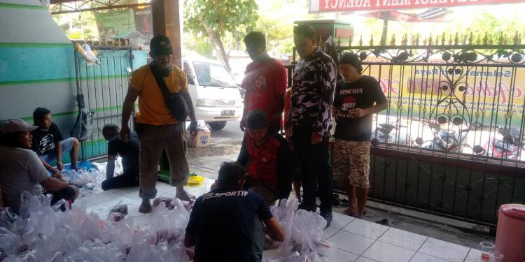 Rayakan Qurban, DPD SAPU JAGAD Sragen Bagikan Daging Qurban