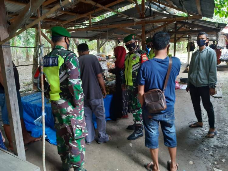 Antisipasi Covid-19, Babinsa Koramil 05/ Rupat Imbau Warga Patuhi Protokol Kesehatan