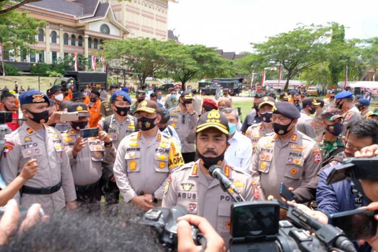 Cek Kesiapan Riau Tangani Karhutla - Covid19, Kabaharkam Polri Pimpin Apel Kesiapsiagaan Satgas Dan Relawan