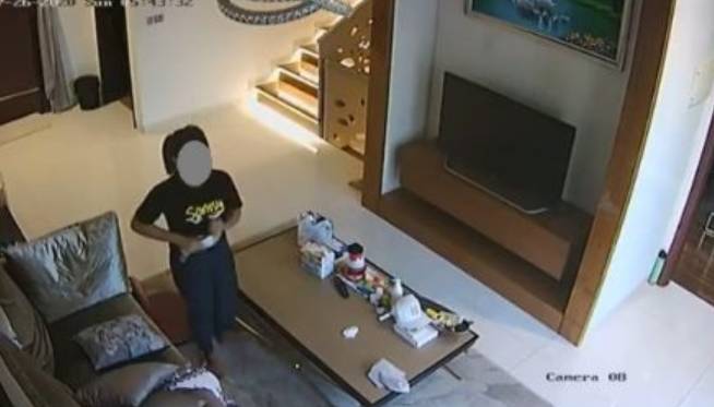 Waduh!! Video Ini  Diduga Asistent Rumah Tangga Masukkan Masker Majikan Ke Celana Dalam