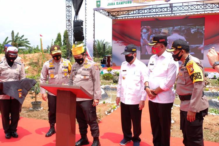 Kabaharkam Polri Komjen Agus Andrianto Apresiasi Keberhasilan Program Jaga Kampung Polda Riau