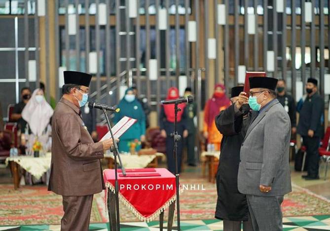 Bupati HM Wardan Melantik Pejabat Sekdakab Inhil H Fauzar SE MP 