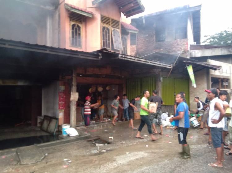 3 Ruko di Pasar Danau Bingkuang Terbakar, 