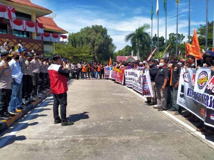 Tuntut RUU Cipta Kerja, KSBSI Gelar Aksi Demo di DPRD Riau