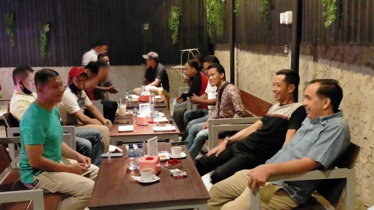 Mempererat Tali Silaturahmi, Kapolres Inhil Ngopi Bareng Dengan Insan Pers