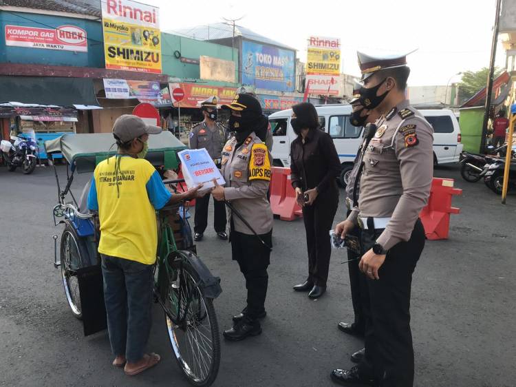 Kapolres Banjar Beri Hadiah Bagi Pengendara yang Patuh Sebagai Apresiasi