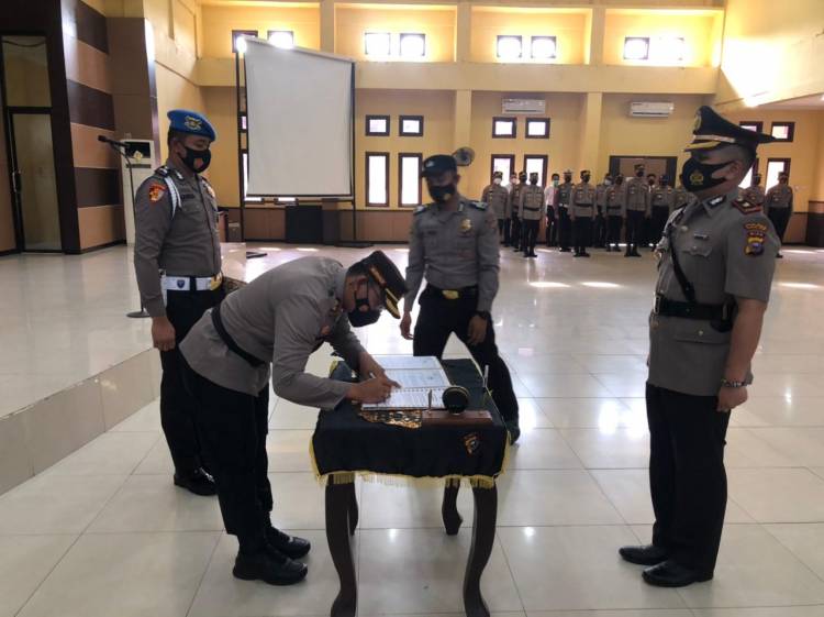 Kapolres Rohil Pimpin Langsung Upacara Sertijab Wakapolres