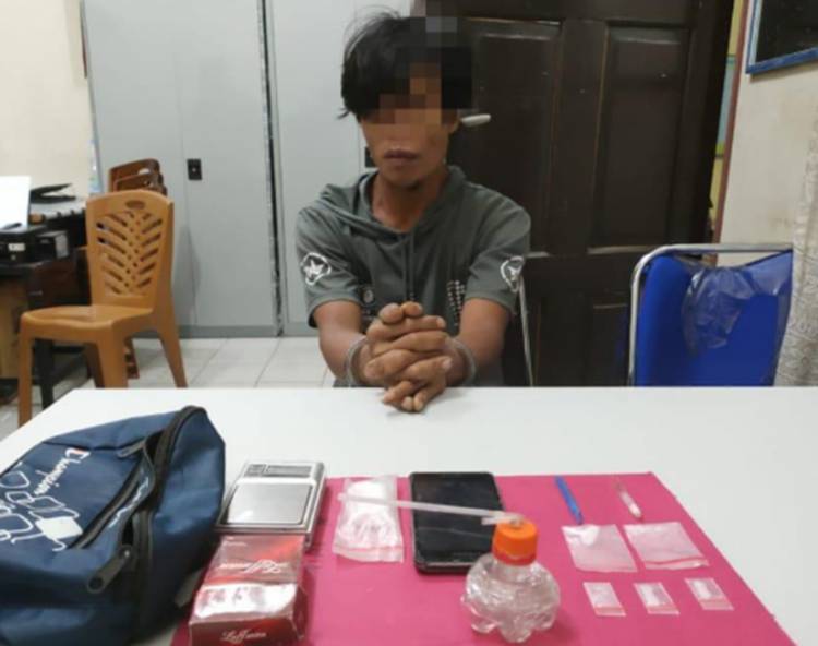Satresnarkoba Polres Kampar Tangkap Pengedar Sabu di Desa Lipat Kain Selatan