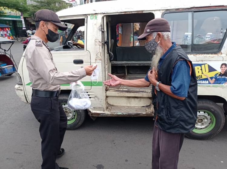 Polsek Pataruman Pantau PPKM Kawasan Pasar Banjar dan Penegakan Disiplin Protokol Kesehatan