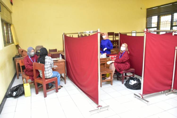 Polres Banjar Bersama SMAN 1 Banjar Gelar Gerai Vaksin Presisi 