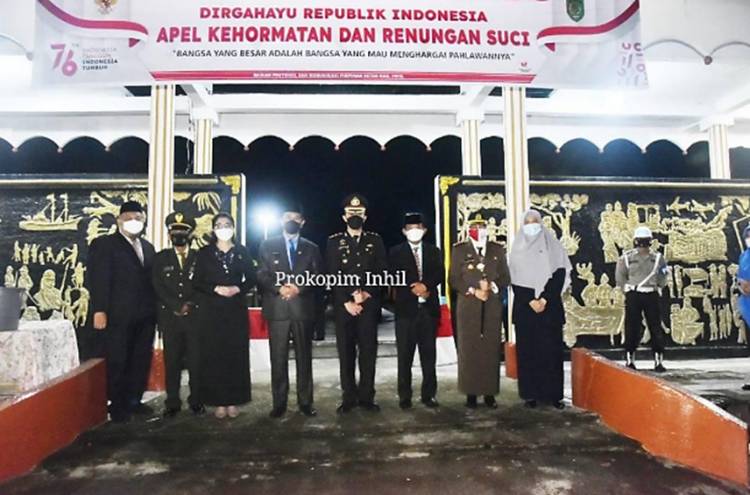 Apel Penghormatan dan Malam Renungan Suci HUT RI ke-76 di TMP Yudha Bhakti Tembilahan Berlangsung Khidmat 