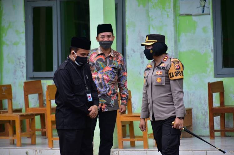 Kapolres Banjar bersama Kamenag Kota Banjar Cek Pelaksanaan Gerai Vaksin Presisi di Ponpes Faturrohman