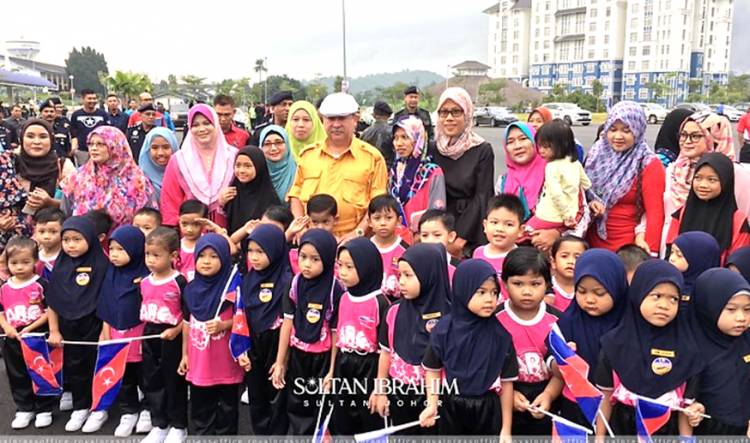 Sultan Johor Tegur 779 Guru Malaysia yang Menolak Vaksinasi: Harusnya Menjadi Contoh