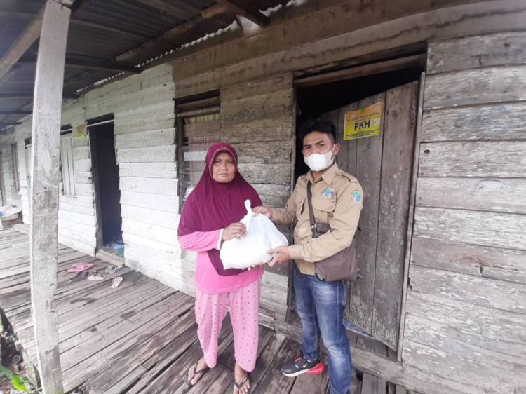 HUT Ke- 9, IWO Inhil Beserta BRI dan FIF Tembilahan Bersinergi Bagikan Ratusan Paket  Sembako