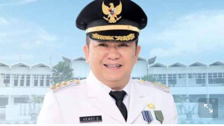 Riuh Bupati Jember Terima Honor Pemakaman Covid-19