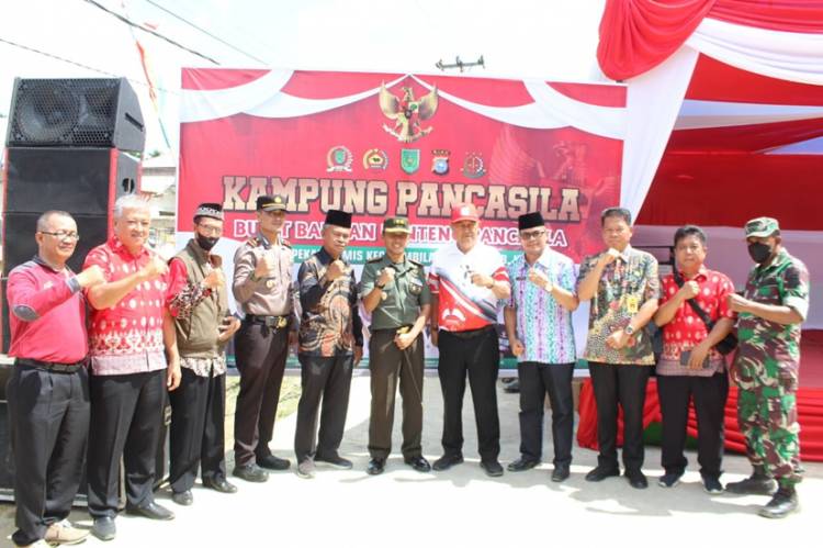 Wabup Inhil Bersama Dandim 0314/Inhil Resmikan Kampung Pancasila di Desa Pekan Kamis