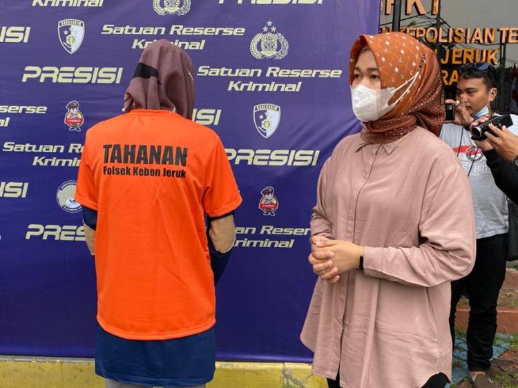Wanita Berparas Lembut Lakukan Penipuan Minyak Goreng, Total Transaksi Capai Rp 2 Miliar