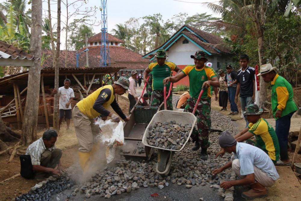 Yonif Raider 323 Buaya Putih "KAMI ADA KARENA KAMU ADA"