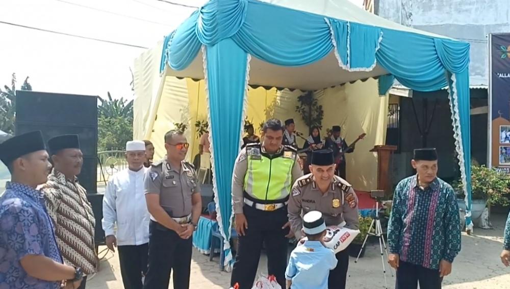 HUT Polantas, Sat Lantas Polres Rohil Santuni Anak Yatim Piatu di Mesjid Nurul Hidayah Bahtera Makmur