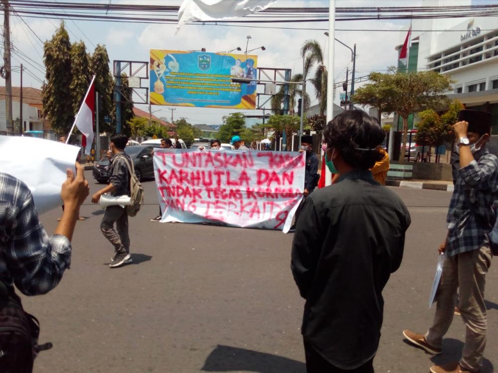 Dampak Kebakaran Hutan di Wilayah Riau. Aksi Unras Ikatan Pelajar dan Mahasiswa Riau Kota Banjar.