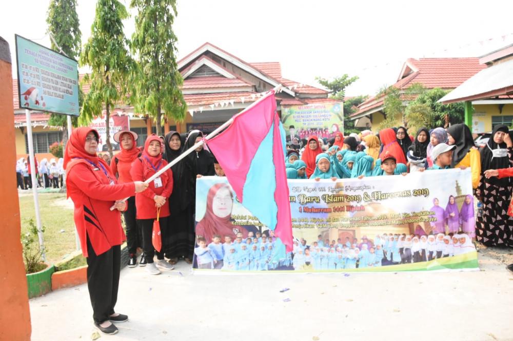Sambut Hari Olahraga Nasional dan Tahun Baru Islam, SDN 006 Langgini Gelar Pawai dan Gerak Jalan
